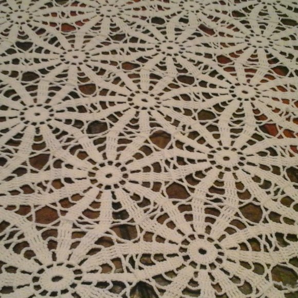 Hand Croceted Table Cloth..60"  Vintage - Picture 2 of 2